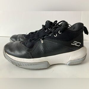 Under Armour SC 3Zero Sneakers, Size 4Y, Black/White/Gray, Lace Ups, Mid Top